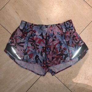 Lululemon floral patterned hotty hot shorts. 2.5 inch inseam